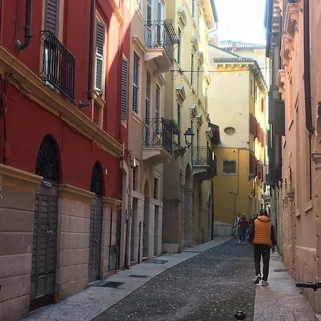 Veronajourneys Emilei Apartment Verona