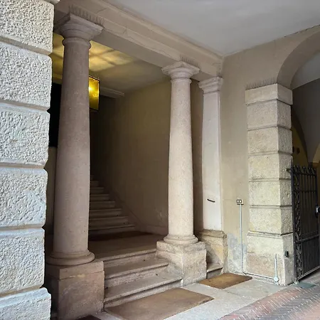 Veronajourneys Emilei Apartment Verona