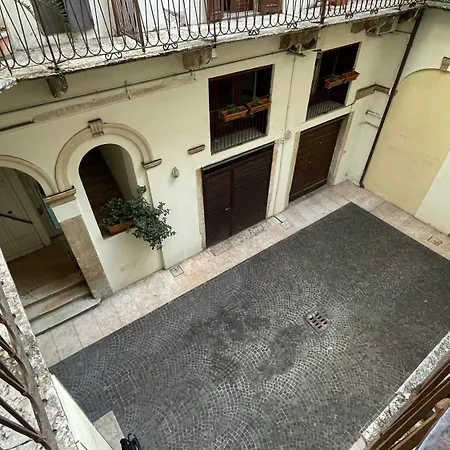 Veronajourneys Emilei Apartment