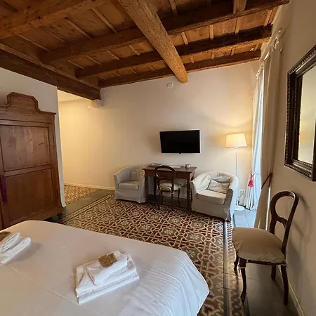 Veronajourneys Emilei Apartment