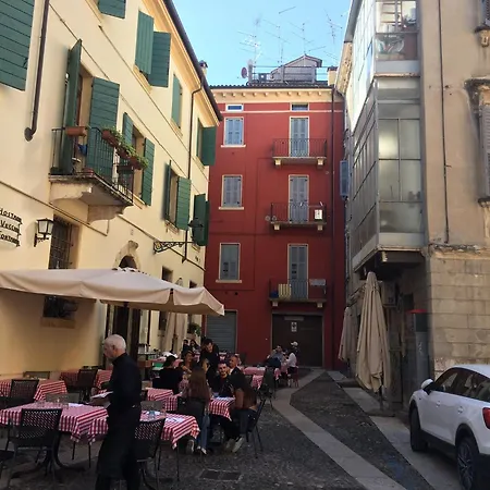 Veronajourneys Emilei Apartman