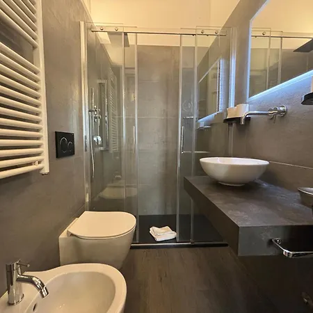 Veronajourneys Emilei Daire *