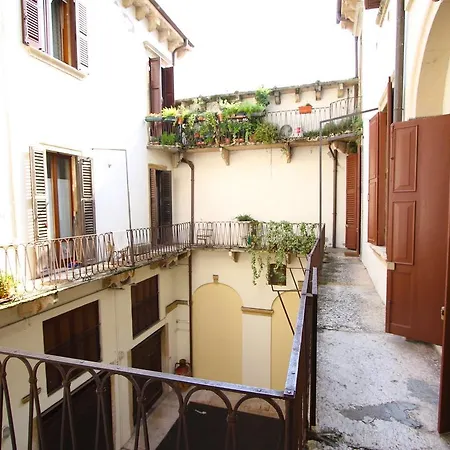 Veronajourneys Emilei