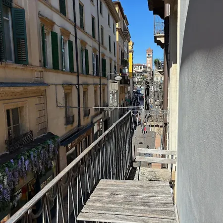 Veronajourneys Emilei Appartement Verona