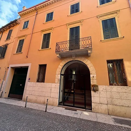 Veronajourneys Emilei Apartamento *